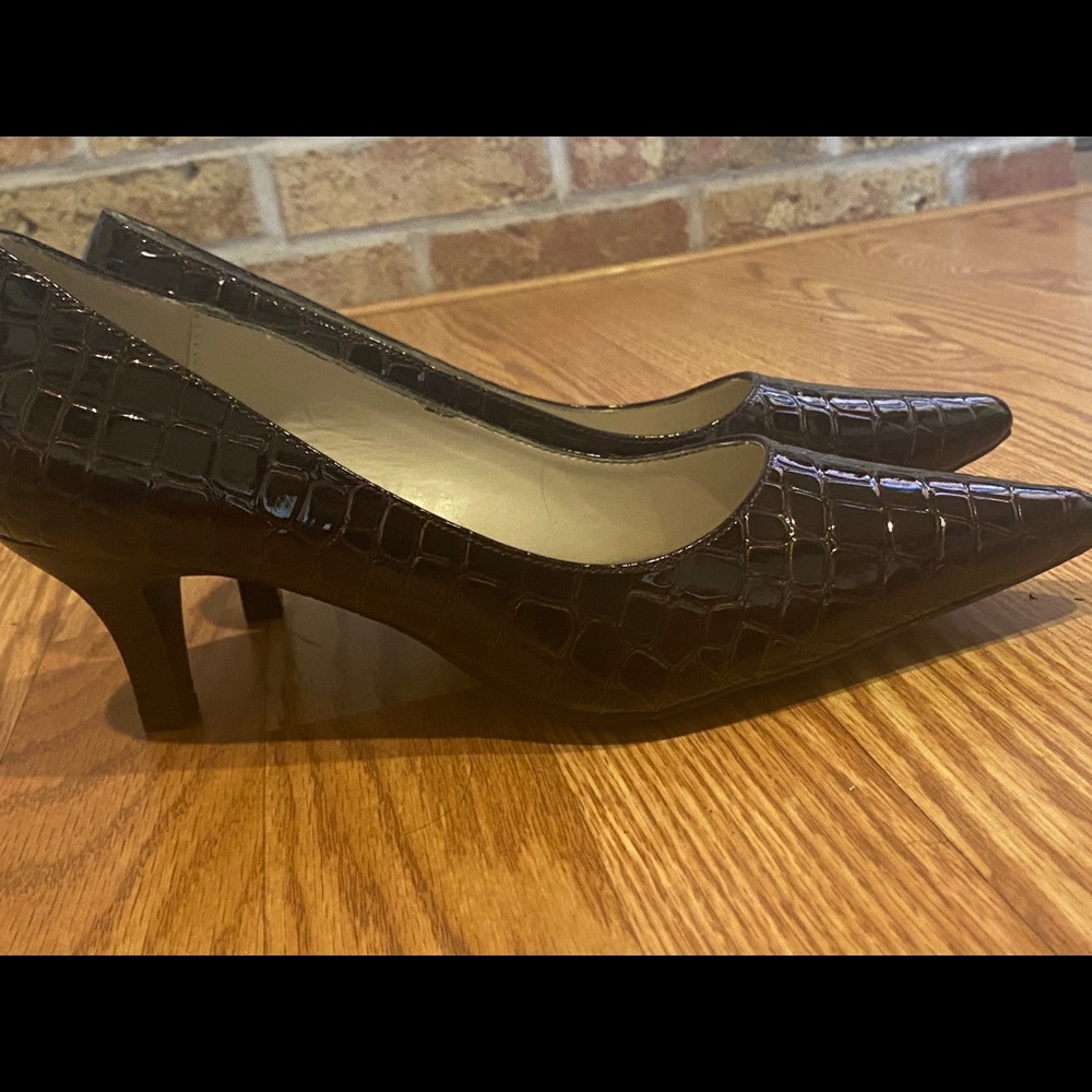 Cabrizi like new 9M pumps.